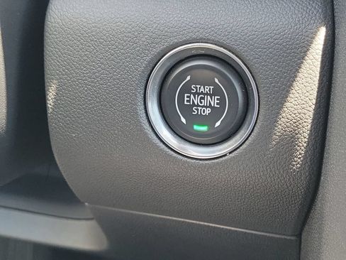 Used 2026 GMC Acadia Elevation w/ Elevation Premium Package FWD image 17