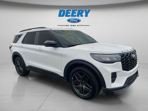 Used 2025 Ford Explorer ST w/ Sun And Sound Package AWD/4WD image 13