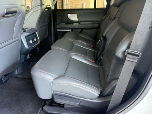 Certified 2025 Ford Expedition Active AWD/4WD image 5
