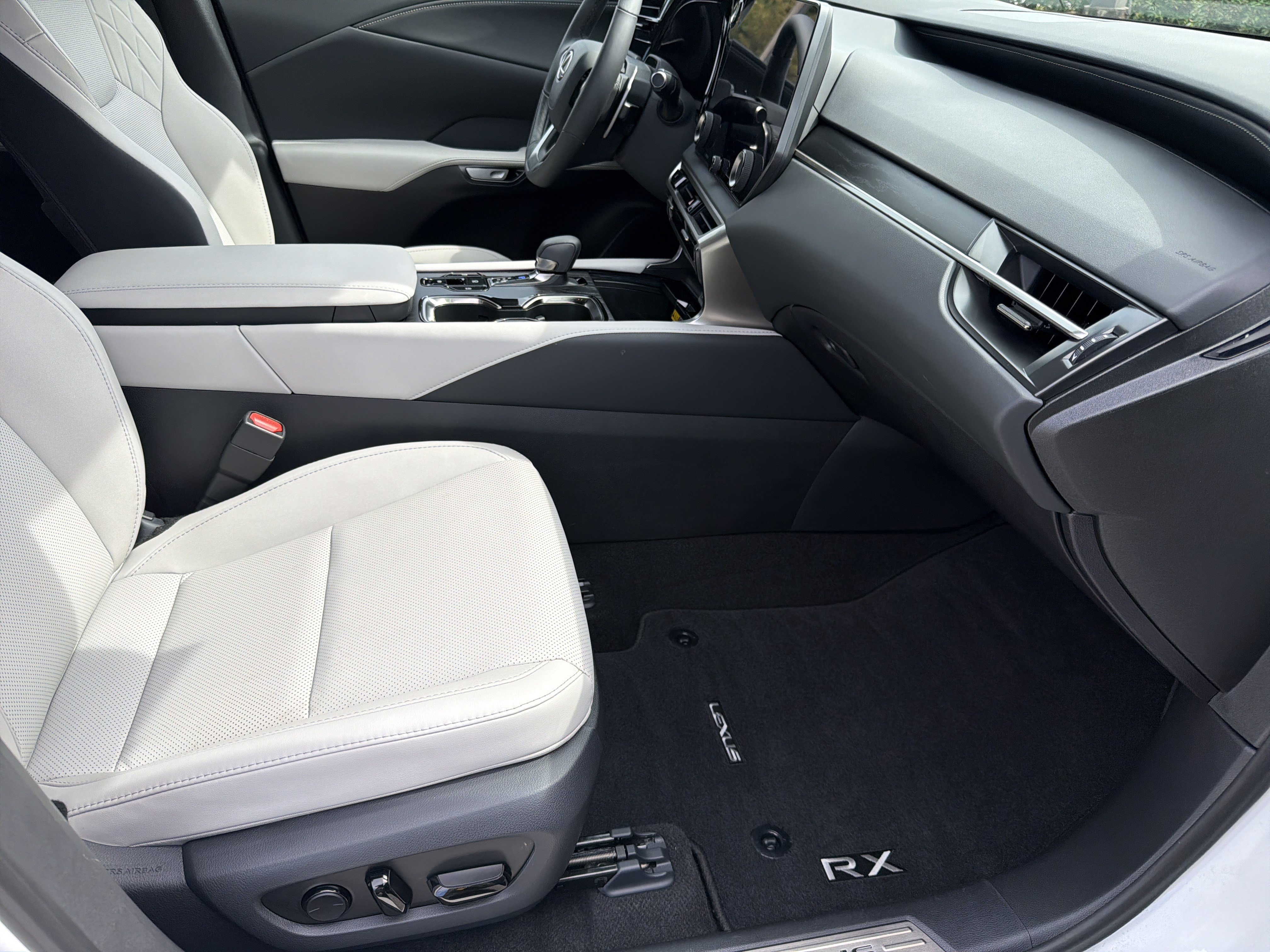 Used 2025 Lexus RX 350 Premium w/ Convenience Package FWD image 23