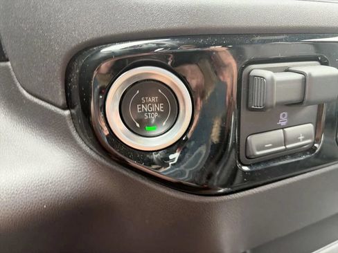 Used 2023 Chevrolet Silverado 1500 High Country w/ High Country Premium Package AWD/4WD image 28