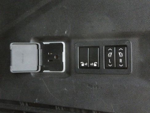 Used 2021 GMC Yukon Denali image 28