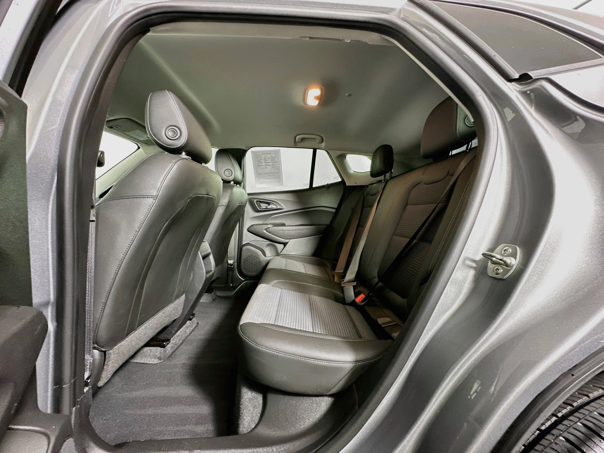 Used 2025 Chevrolet Trax LT FWD image 26
