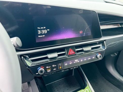 New 2025 Kia Niro EX image 23