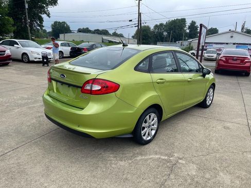 Used 2013 Ford Fiesta SE image 4