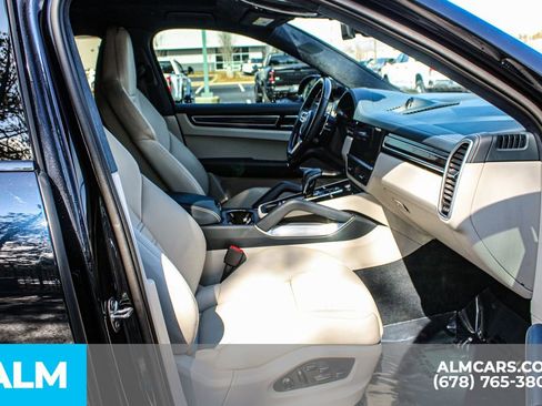 Used 2023 Porsche Cayenne Turbo image 20