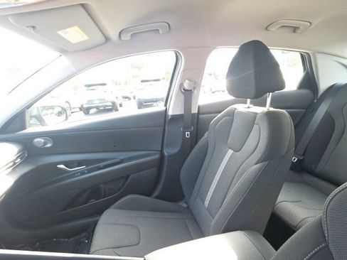 Used 2025 Hyundai Elantra SE FWD image 23