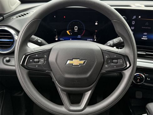 Certified 2025 Chevrolet Trax LT image 12