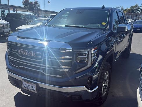 Used 2023 GMC Sierra 1500 SLT w/ X31 Off-Road Package AWD/4WD image 5