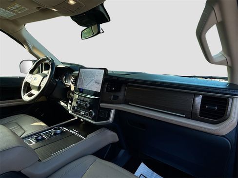Used 2022 Ford Expedition Limited image 34