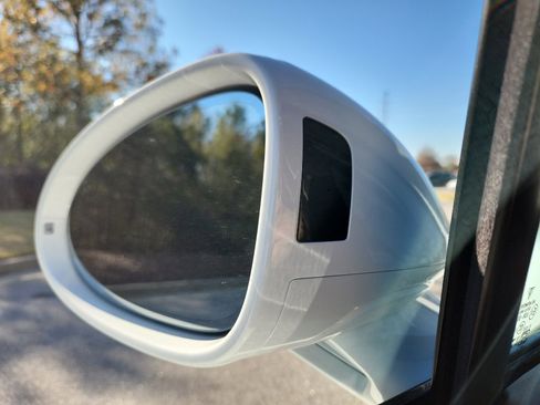 New 2026 Porsche Macan GTS image 16