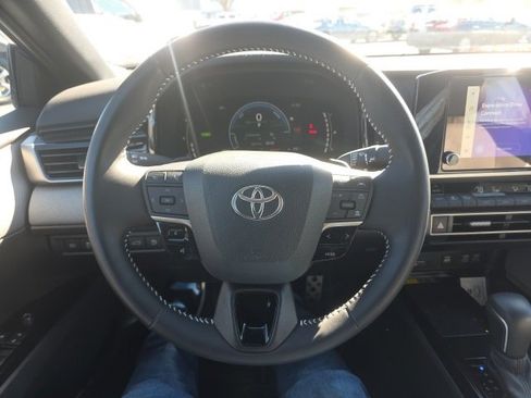 Used 2025 Toyota Camry SE image 13