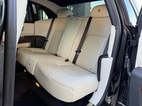 Used 2013 Rolls-Royce Ghost RWD image 22