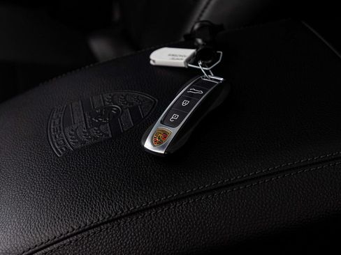 Used 2023 Porsche Cayenne Platinum Edition AWD/4WD image 39