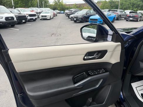 Used 2023 Nissan Pathfinder SL w/ SL Premium Package AWD/4WD image 14
