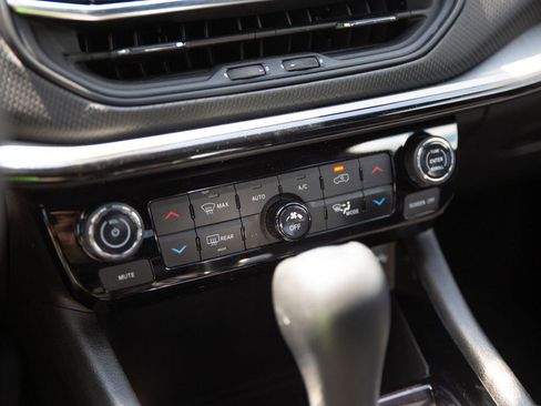 Used 2025 Jeep Compass Trailhawk AWD/4WD image 15
