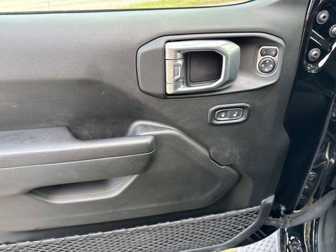 Used 2022 Jeep Wrangler Unlimited Sport image 19