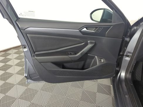Used 2024 Volkswagen Jetta SE FWD image 17