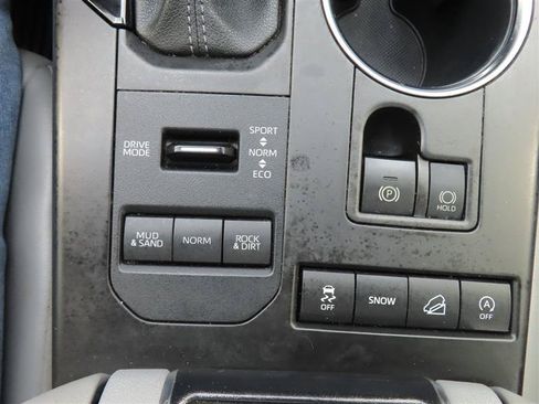 Used 2022 Toyota Highlander XLE AWD/4WD image 27