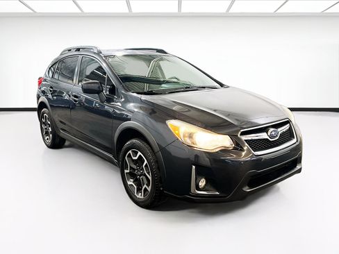 Used 2017 Subaru Crosstrek 2.0i Premium w/ Moonroof Package image 3