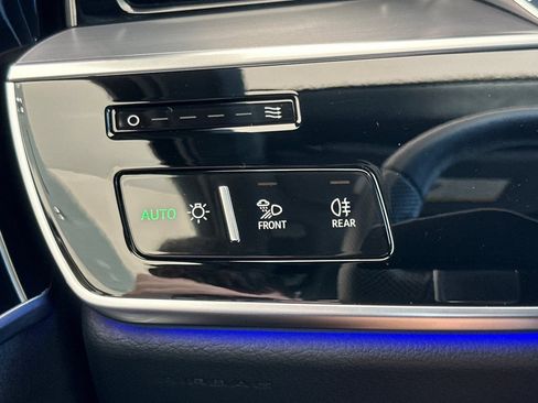 Used 2023 Audi S8 w/ S8 Comfort Plus Package image 40