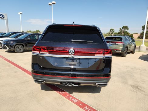 Used 2024 Volkswagen Atlas SE w/ Black Wheel Package FWD image 6