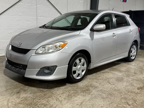 Used 2010 Toyota Matrix image 3