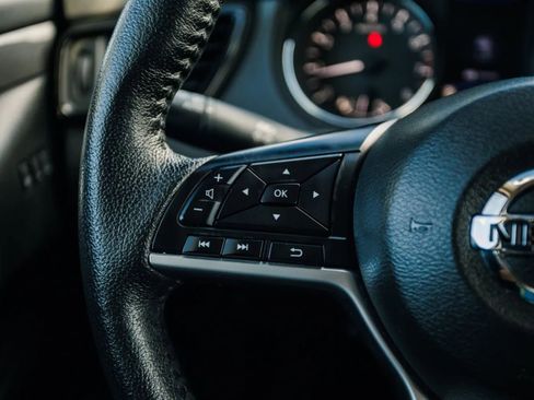 Used 2020 Nissan Rogue SV w/ Premium Package image 15