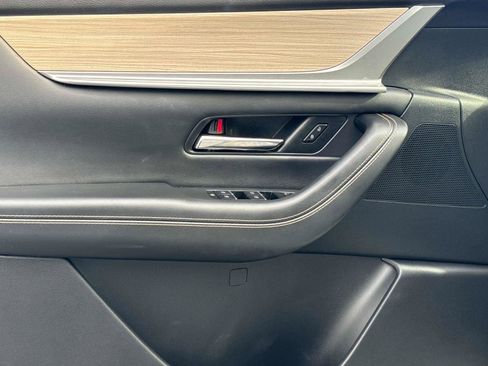 Certified 2025 MAZDA CX-70 Plug-In Hybrid w/ Premium Pkg image 18