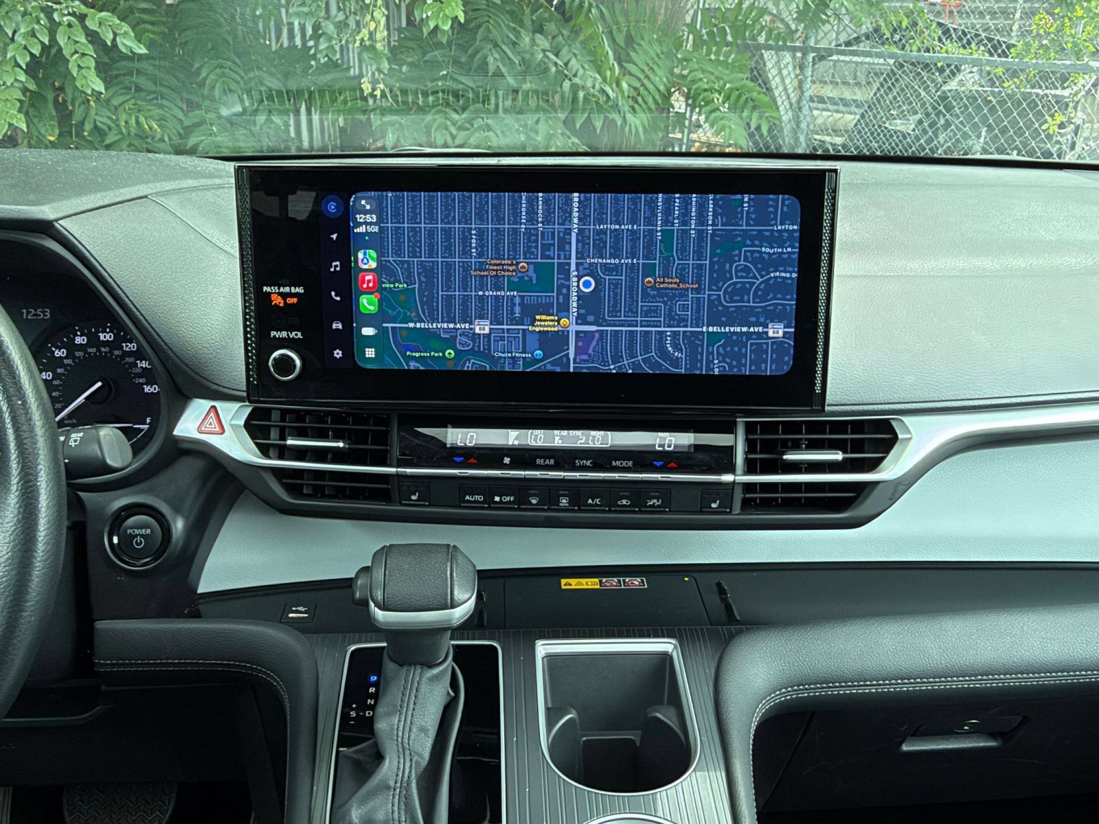 Used 2025 Toyota Sienna XLE FWD image 19
