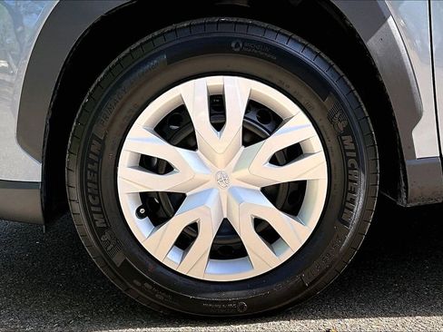 Used 2026 Toyota Corolla Cross L image 33