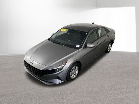 Used 2023 Hyundai Elantra SE w/ Preferred Accessory Package image 43