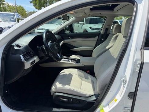 Used 2022 Honda Accord Touring image 11