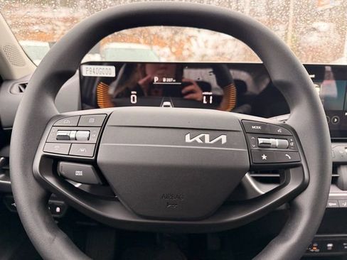 New 2025 Kia K4 LXS image 12