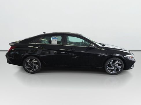 New 2026 Hyundai Elantra Limited FWD image 3