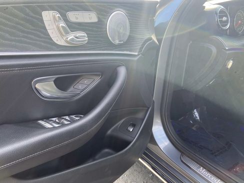 Used 2019 Mercedes-Benz E 300 4MATIC image 18