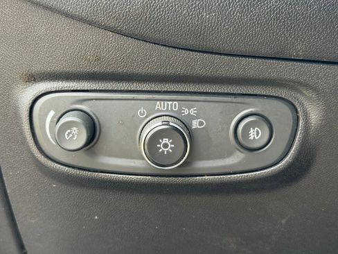 Used 2020 Chevrolet Equinox LT image 29