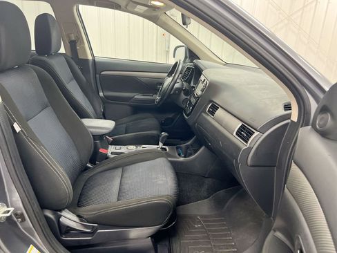 Used 2016 Mitsubishi Outlander SE image 21