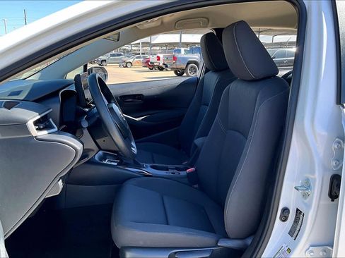 Used 2025 Toyota Corolla LE image 8