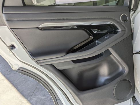 Used 2023 Land Rover Range Rover Evoque SE image 12