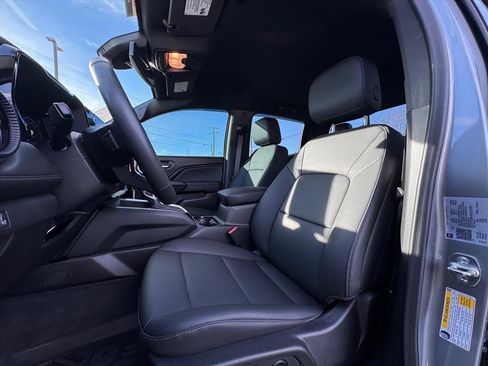 Used 2025 Chevrolet Colorado LT w/ LT Convenience Package image 16