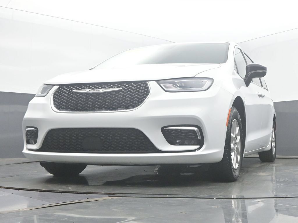 Used 2024 Chrysler Pacifica Touring-L FWD image 49