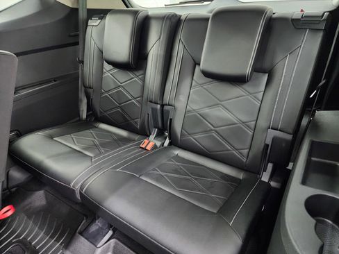 Used 2025 Volkswagen Atlas SE image 10