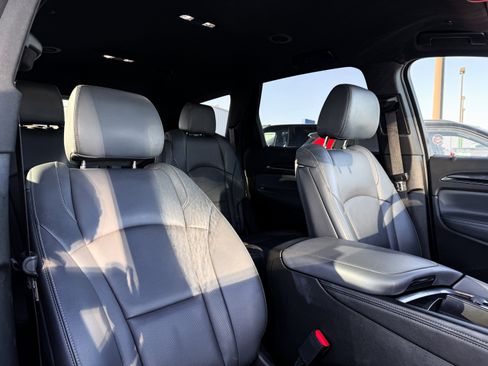 Used 2024 Buick Enclave Premium image 9