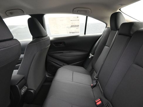 Used 2025 Toyota Corolla LE image 14