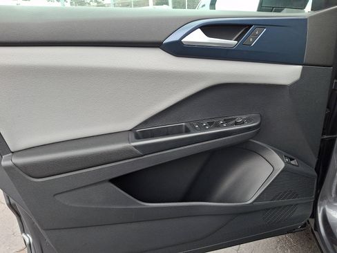 Certified 2023 Volkswagen Taos SE w/ Panoramic Sunroof Package image 12