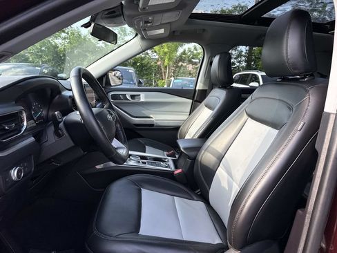 Used 2022 Ford Explorer XLT w/ Equipment Group 202A AWD/4WD image 10