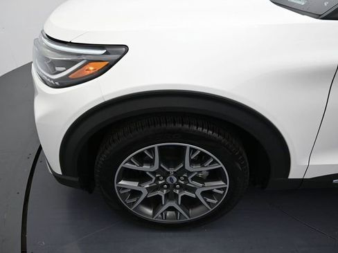 Certified 2025 Ford Explorer Platinum w/ Ultimate Package image 9