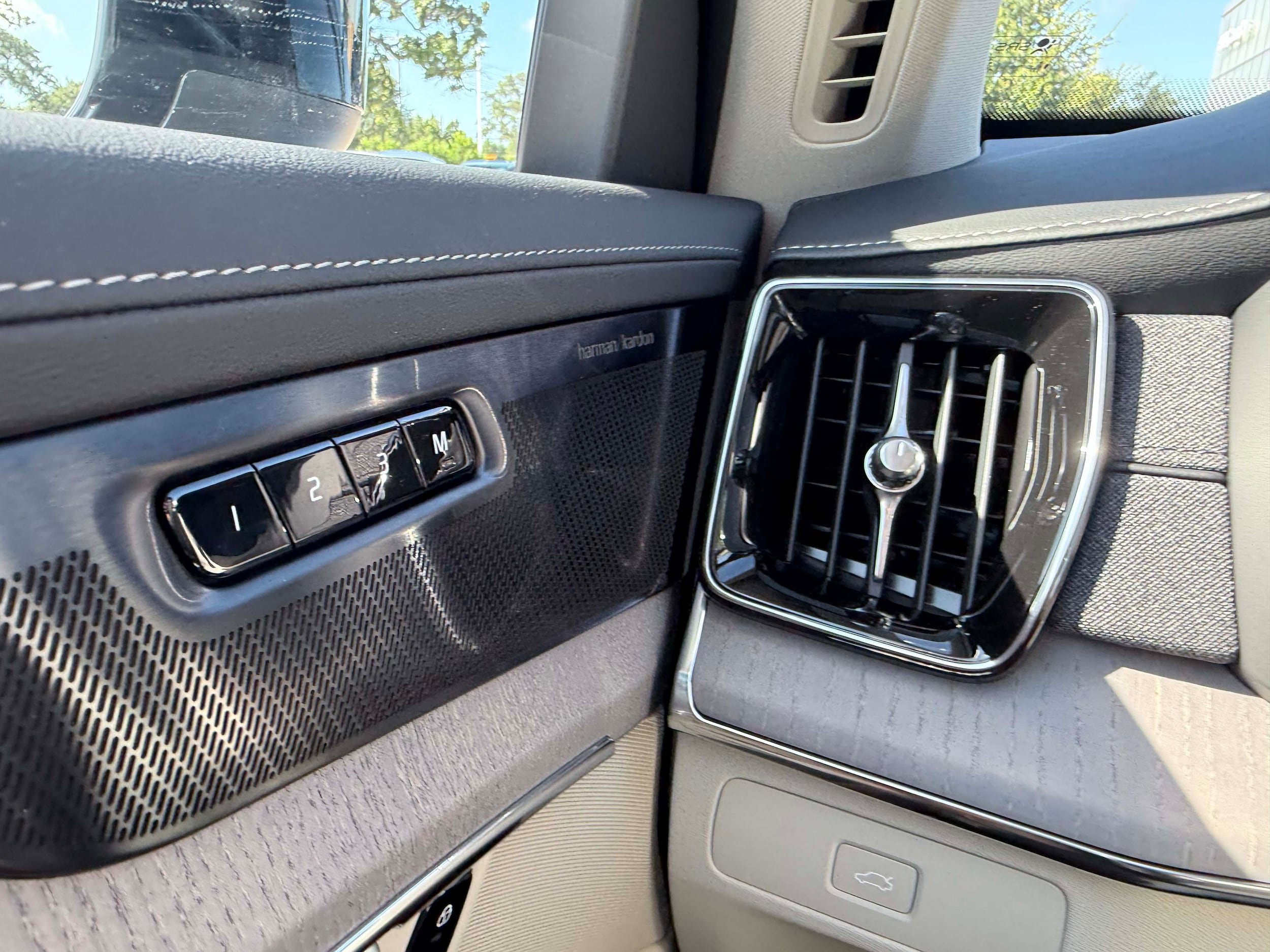 New 2026 Volvo XC90 B6 Ultra w/ Protection Package Premier AWD/4WD image 19
