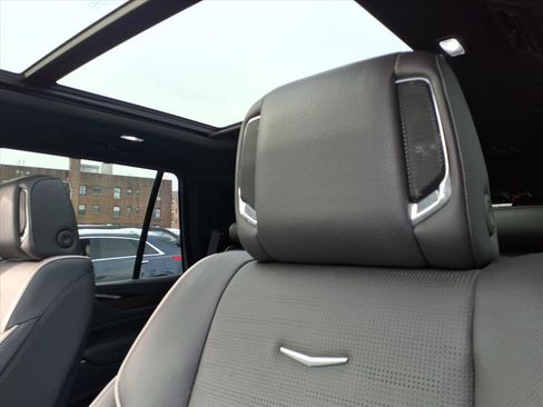 Used 2023 Cadillac Escalade Premium Luxury image 22